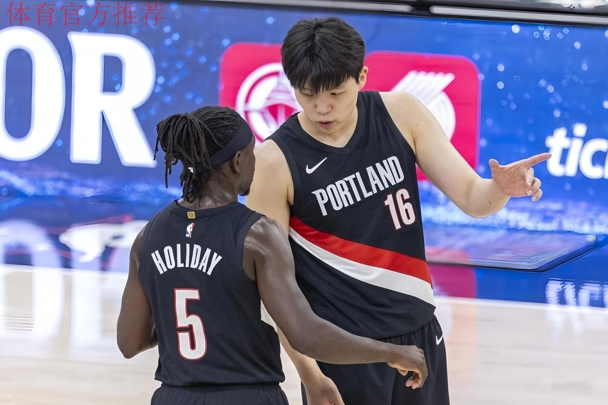 杨瀚森11中8砍18+10+4!关键暴扣+制胜篮板 命中神仙三分可惜超时 杨瀚森11中8砍18+10+4!关键暴扣+制胜篮板 命中神仙三分可惜超时